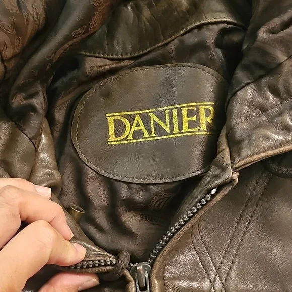 VINTAGE Danier Dark Brown Leather Jacket - Picture 3 of 12